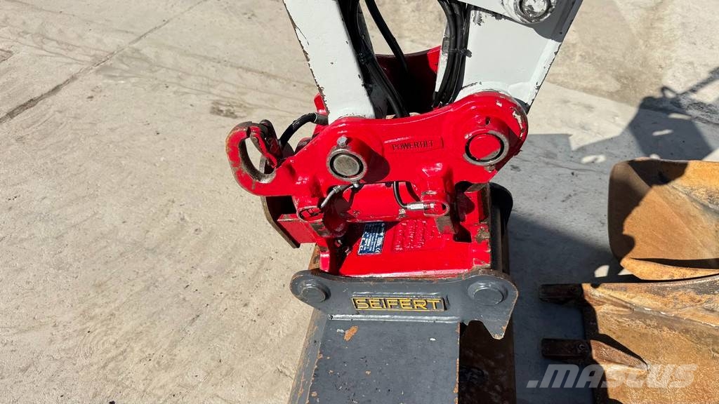 Takeuchi TB240 - POWERTILT - 4X BUCKETS - 2016 YEAR Mini excavators < 7t (Mini diggers)