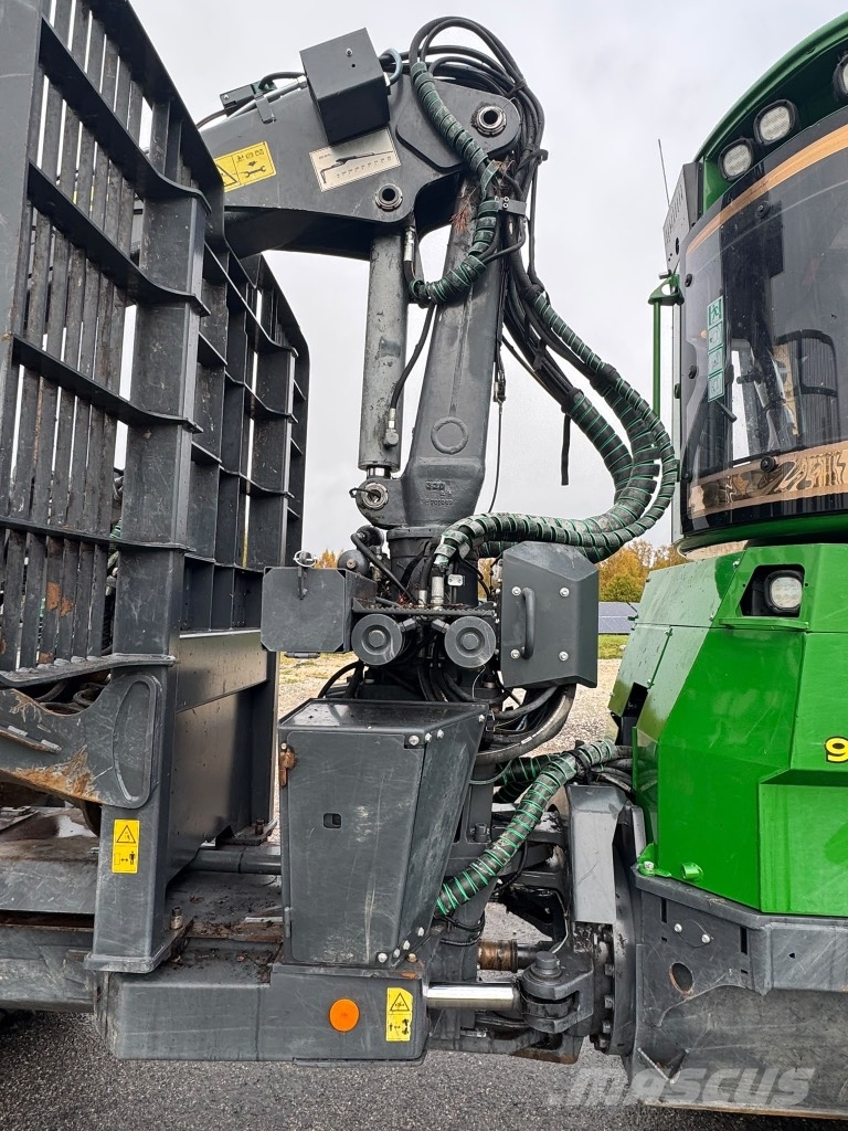 John Deere 910 G شاحنات