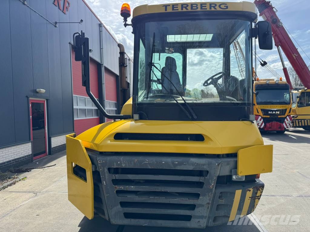 Terberg RT283 終端式曳引機