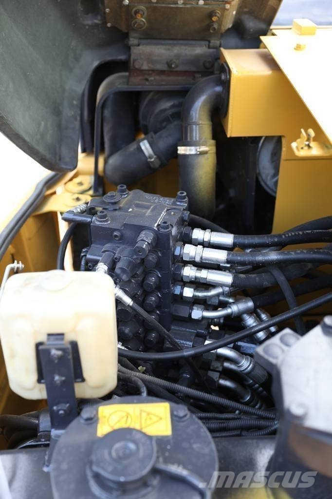 Komatsu PC 78 US-6 حفارات وسط 7 طن - 12 طن