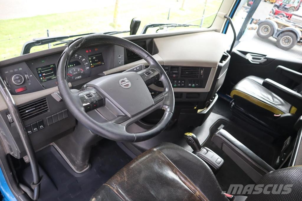 Volvo FH 16.750 8X4 | 150 TON | RETARDER | STEERING AXLE Trekkers