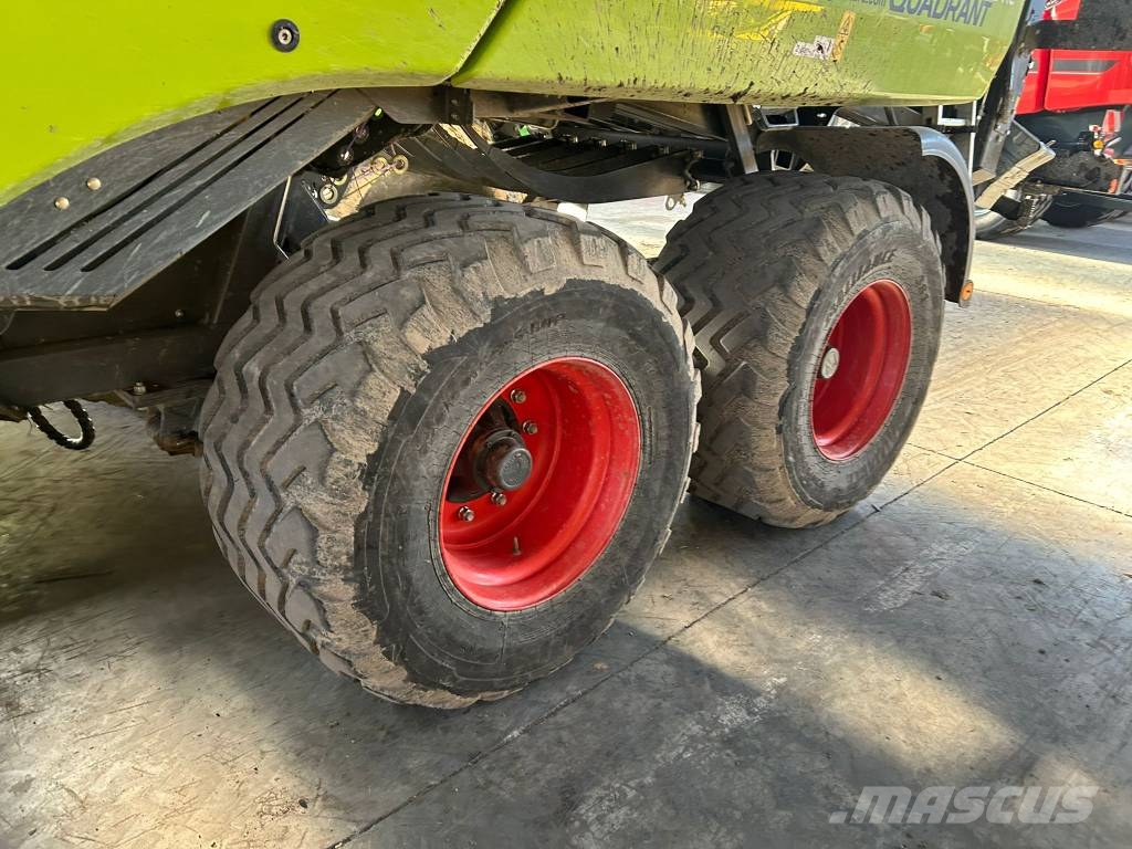 CLAAS Quadrant 5300 RC Балопреси квадратни