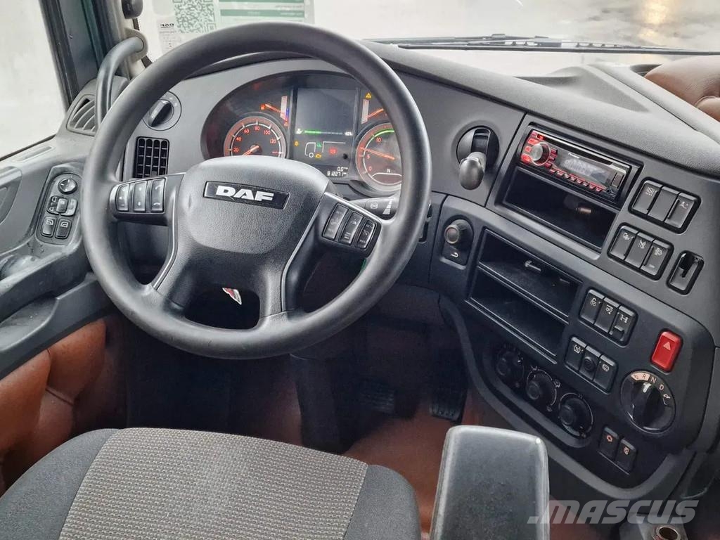 DAF XF 440 SuperSpaceCab 6x2*4 - Cuppers 1-2-3 deck Li Camiones de ganado