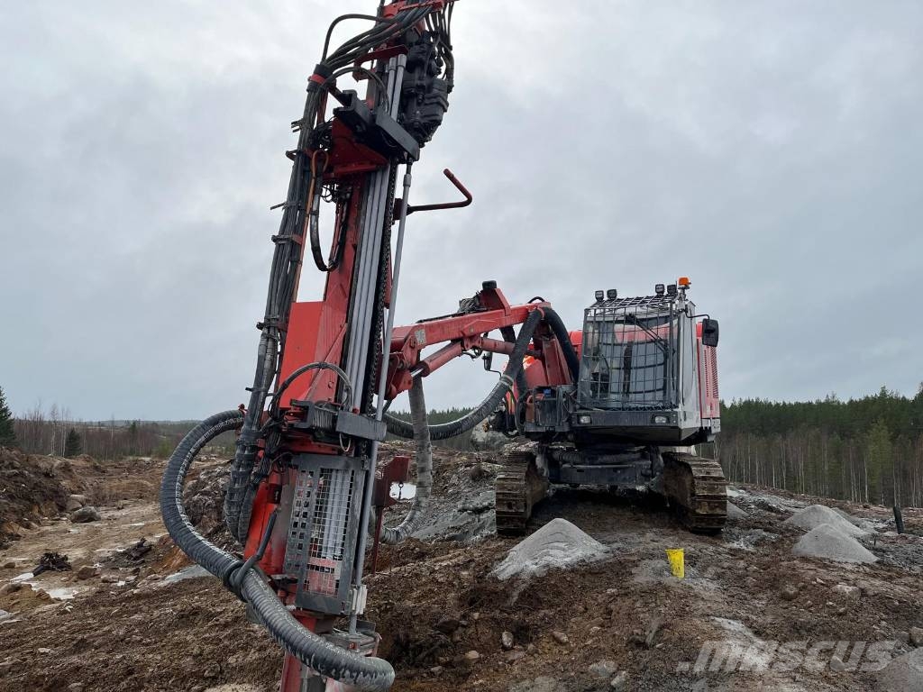 Sandvik Ranger DX 800 T5 Буровые вышки