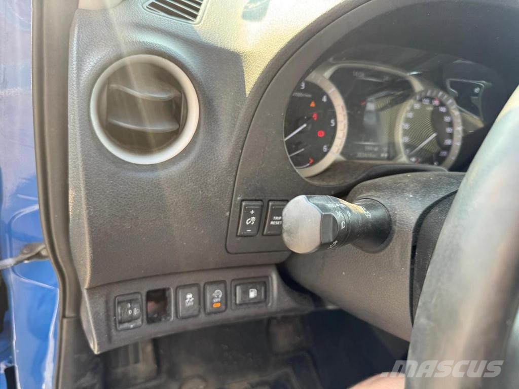 Nissan Navara 4x4 tow truck 1.000 kg + 2x winch + remote Recovery vehicles
