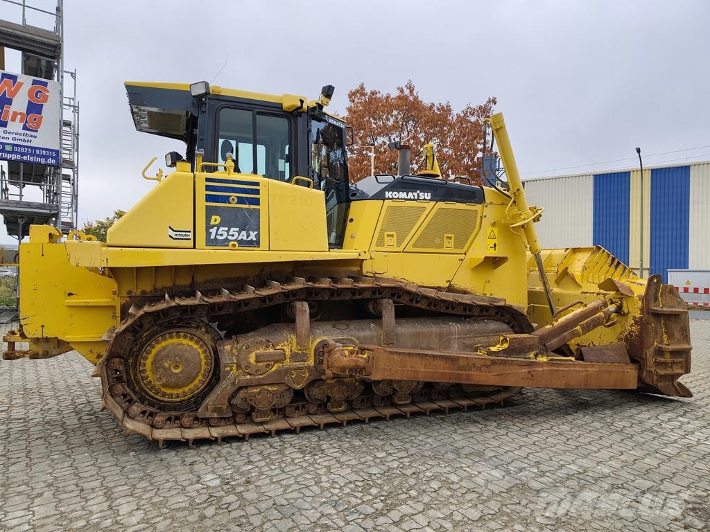 Komatsu D155 AX-8 . Buldožerji goseničarji