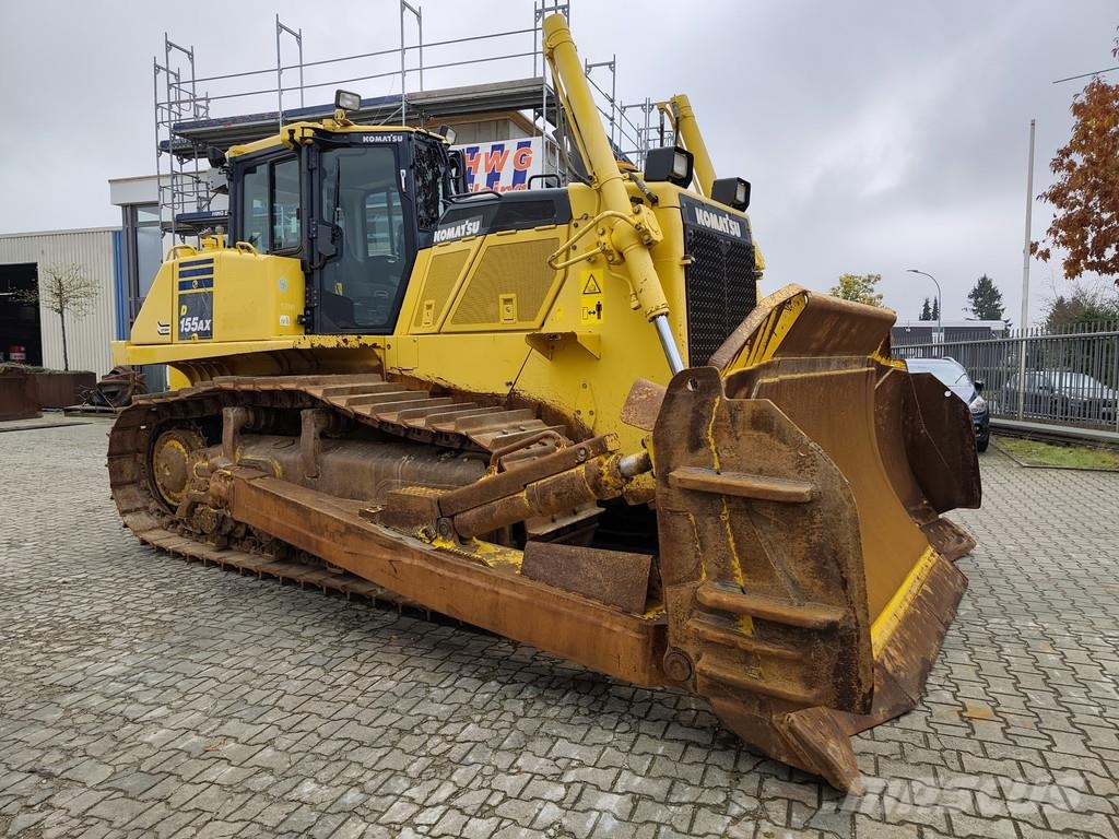 Komatsu D155 AX-8 . Buldožerji goseničarji