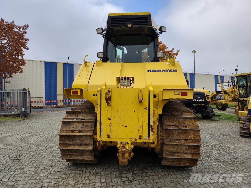 Komatsu D155 AX-8 . Buldožerji goseničarji