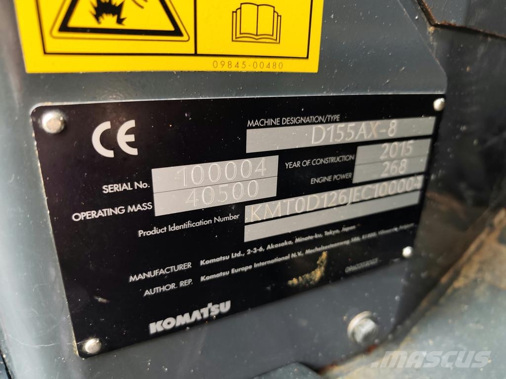Komatsu D155 AX-8 . Buldožerji goseničarji