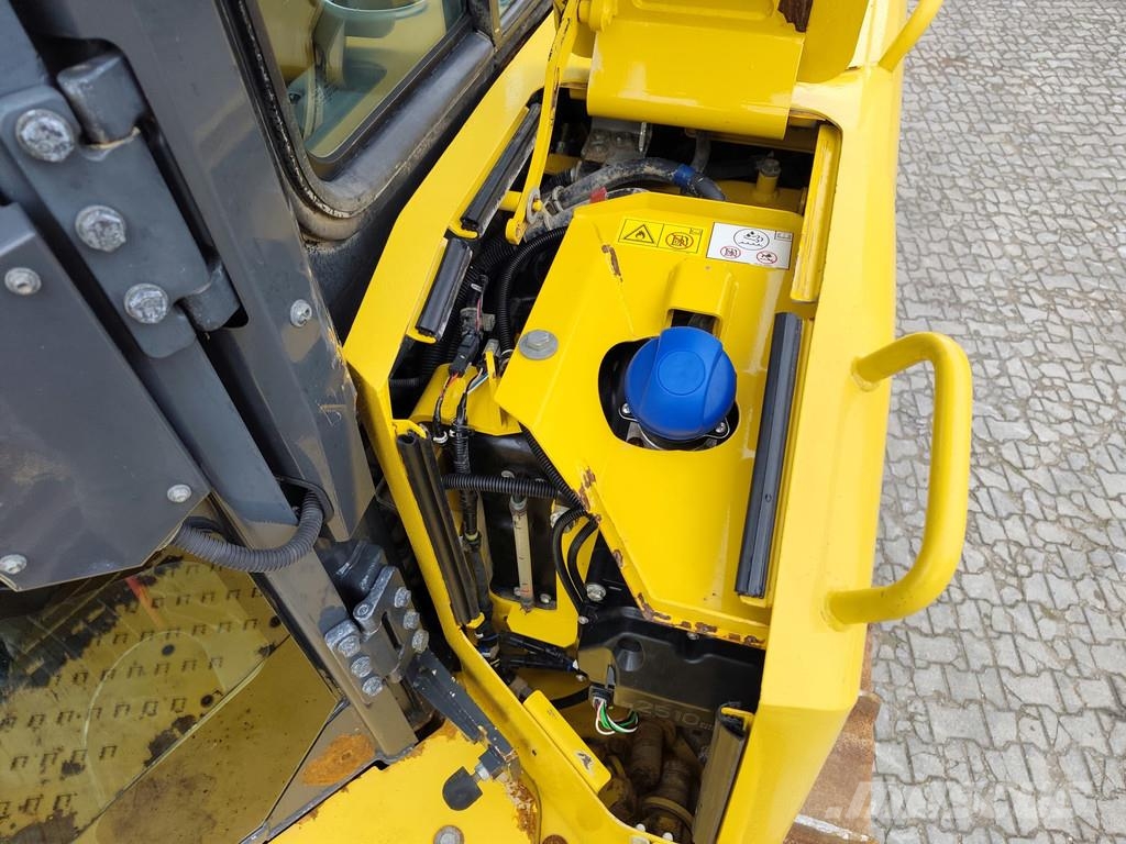 Komatsu D155 AX-8 . Buldožerji goseničarji
