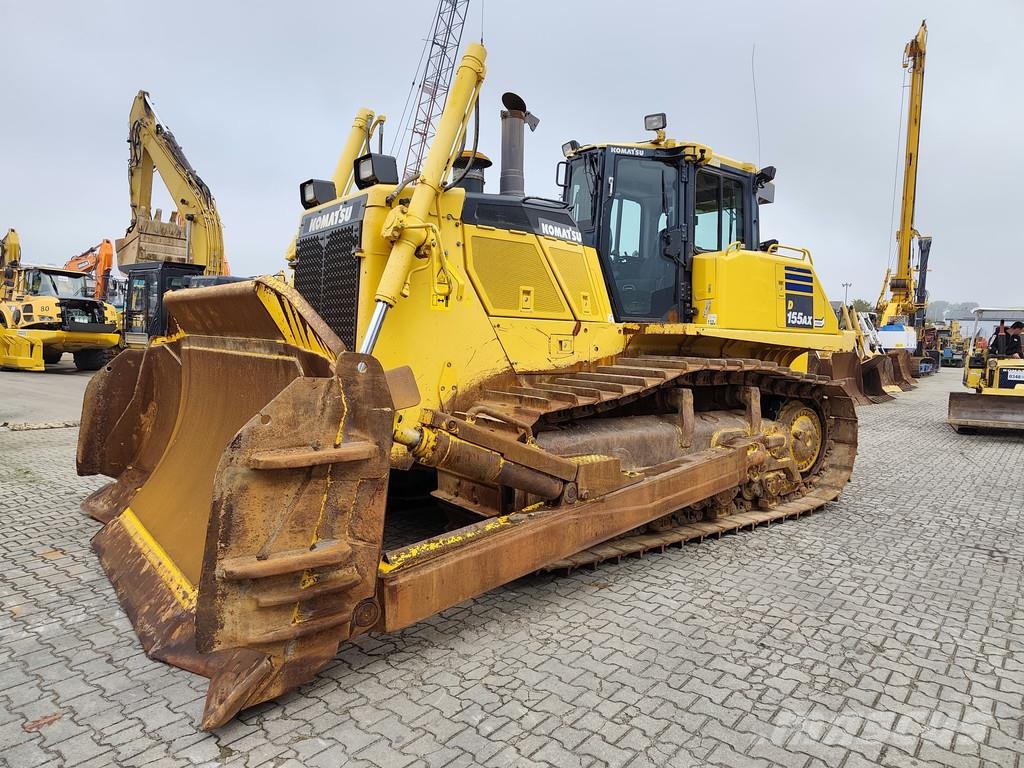 Komatsu D155 AX-8 . Buldožerji goseničarji