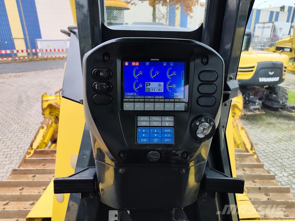 Komatsu D155 AX-8 . Buldožerji goseničarji