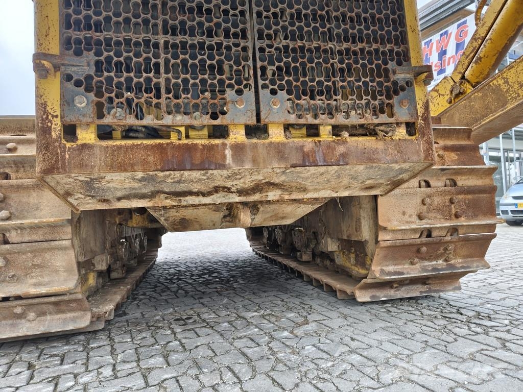 Komatsu D155 AX-8 . Buldožerji goseničarji