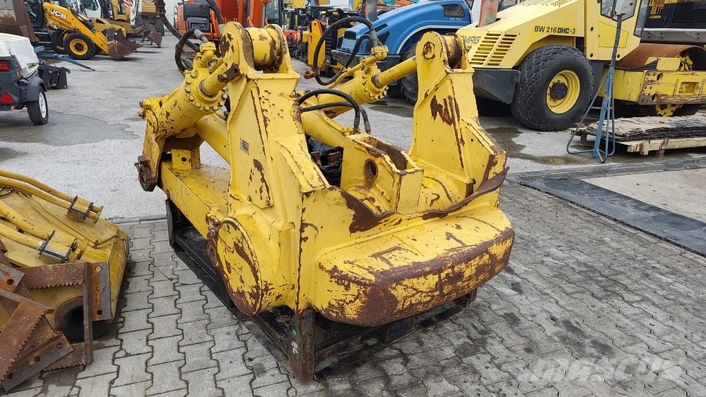 Komatsu D155 AX-8 . Buldožerji goseničarji