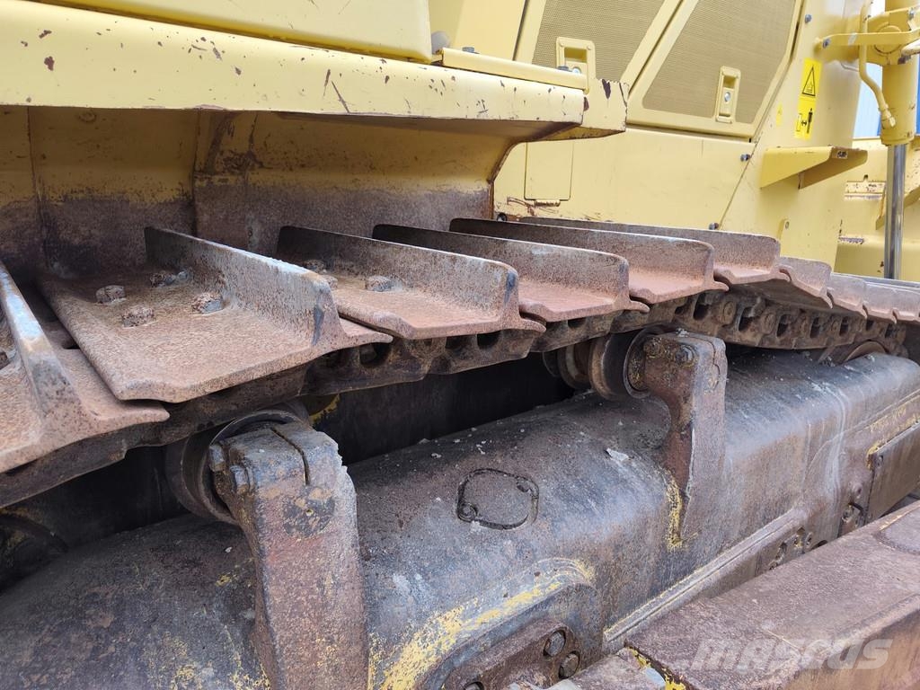 Komatsu D155 AX-8 . Buldožerji goseničarji