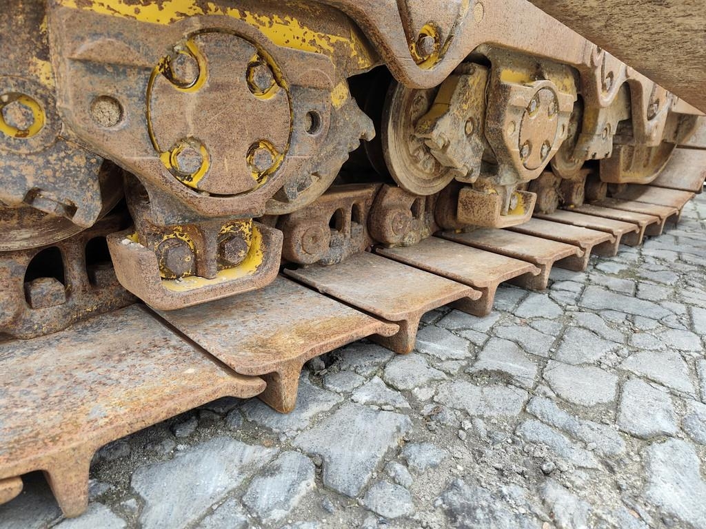 Komatsu D155 AX-8 . Buldožerji goseničarji