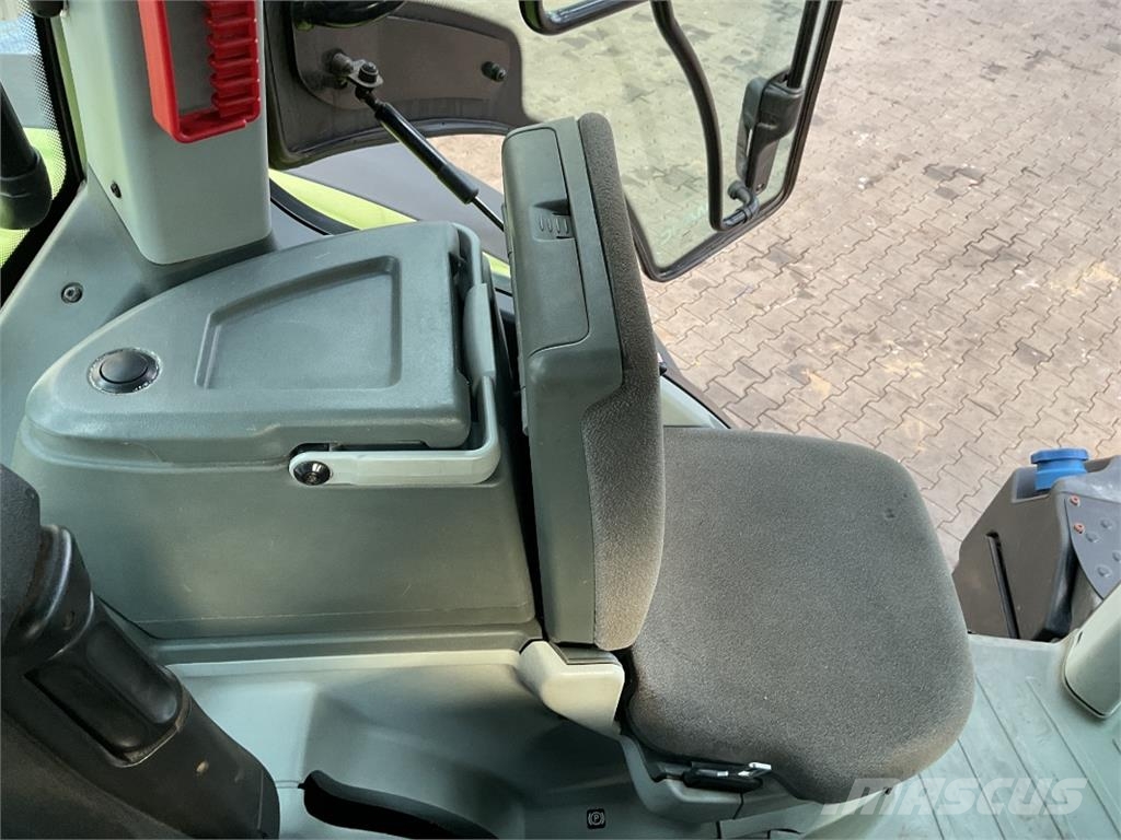CLAAS Axion 810 Traktorid