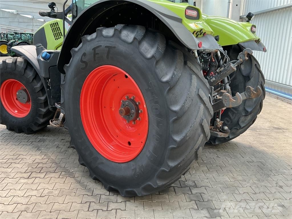 CLAAS Axion 810 الجرارات