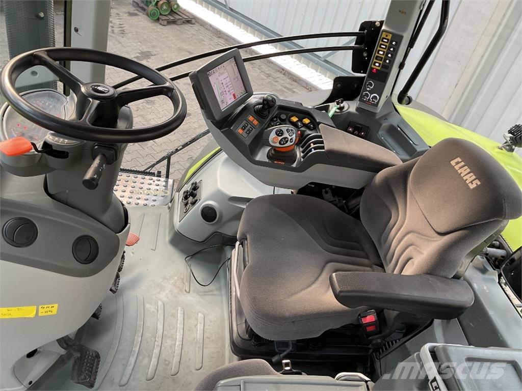CLAAS Axion 810 Traktorid