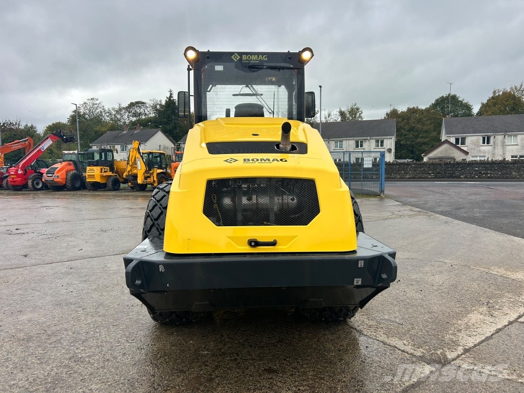 Bomag BW213 DH-5 Pad Foot / Sheep Foot Enkelt tromle