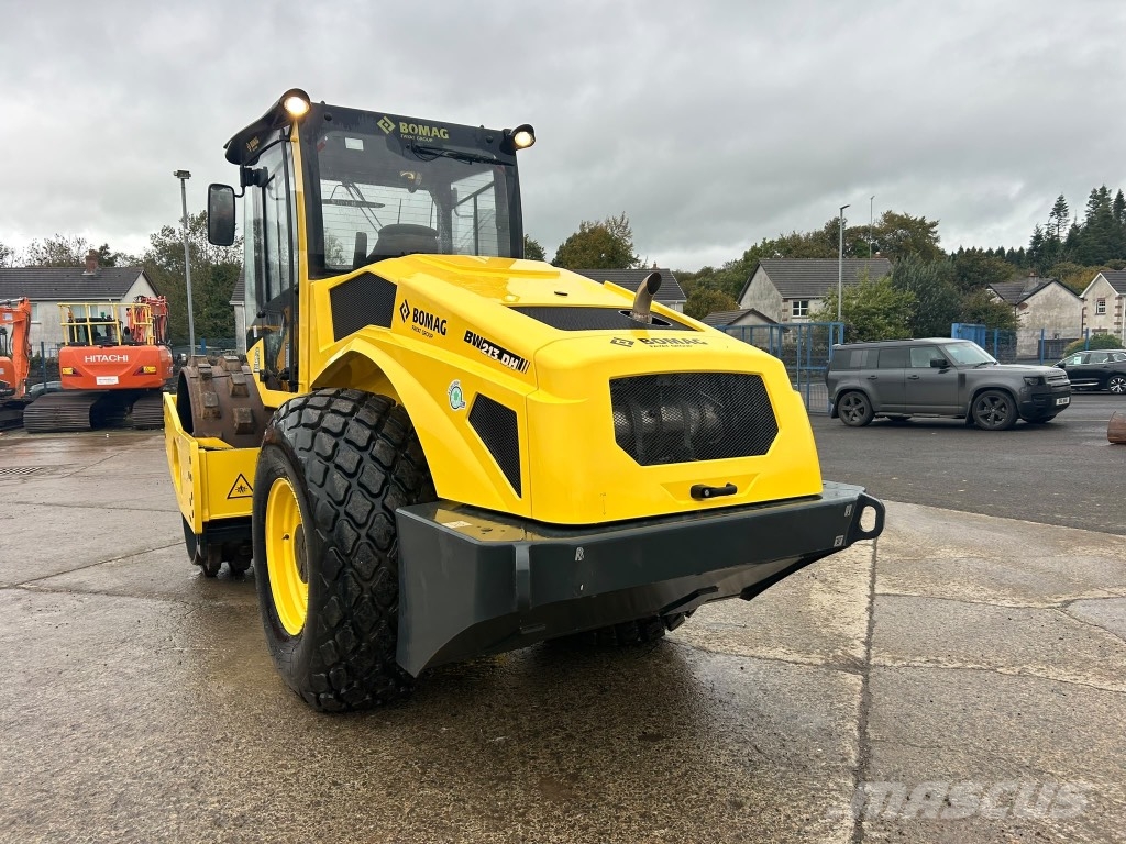 Bomag BW213 DH-5 Pad Foot / Sheep Foot Enkelt tromle