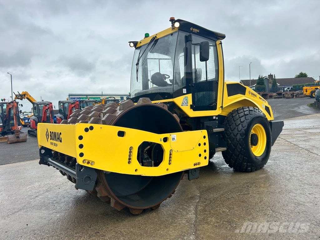 Bomag BW213 DH-5 Pad Foot / Sheep Foot Enkelt tromle
