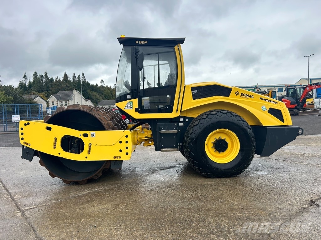 Bomag BW213 DH-5 Pad Foot / Sheep Foot Enkelt tromle
