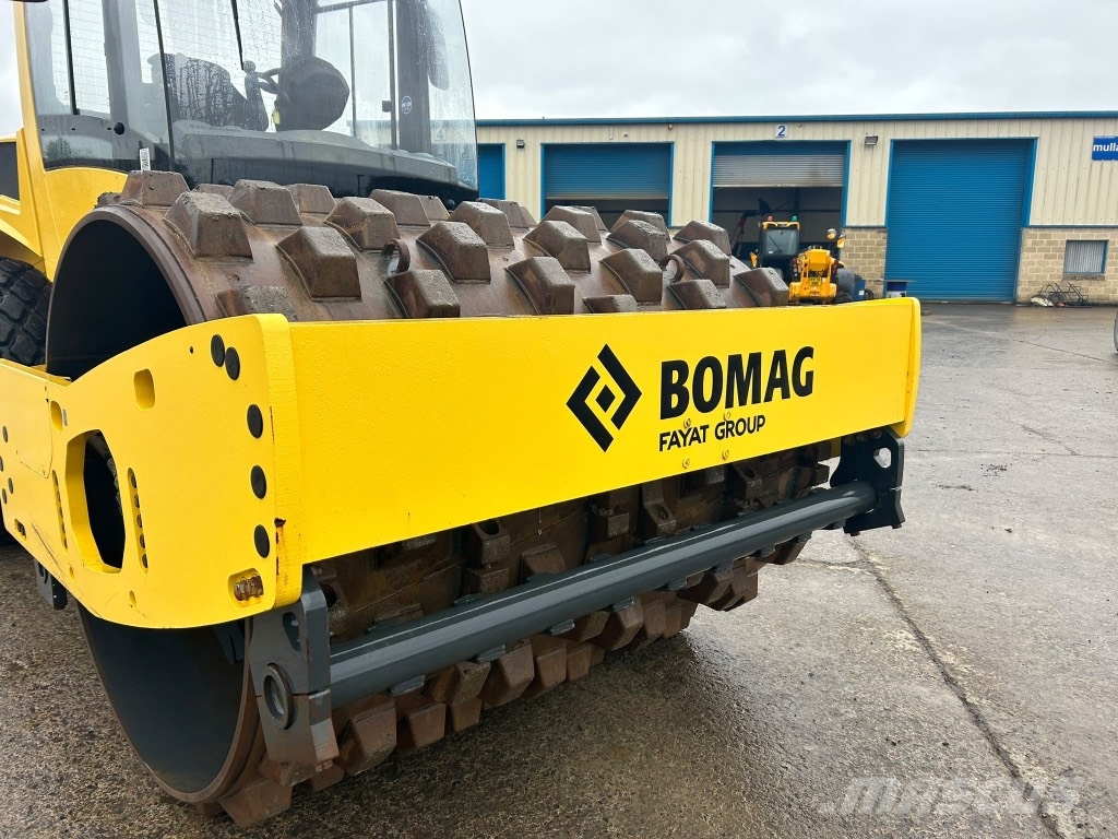 Bomag BW213 DH-5 Pad Foot / Sheep Foot Enkelt tromle