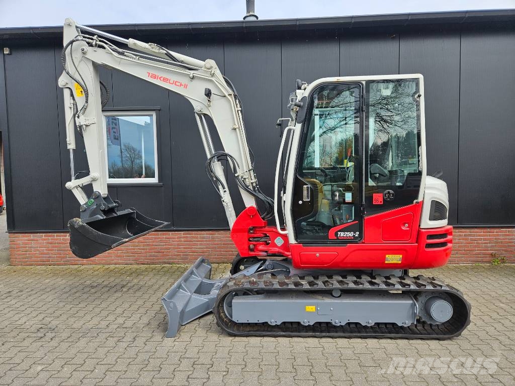 Takeuchi TB250-2 stage V Minigraafmachines < 7t