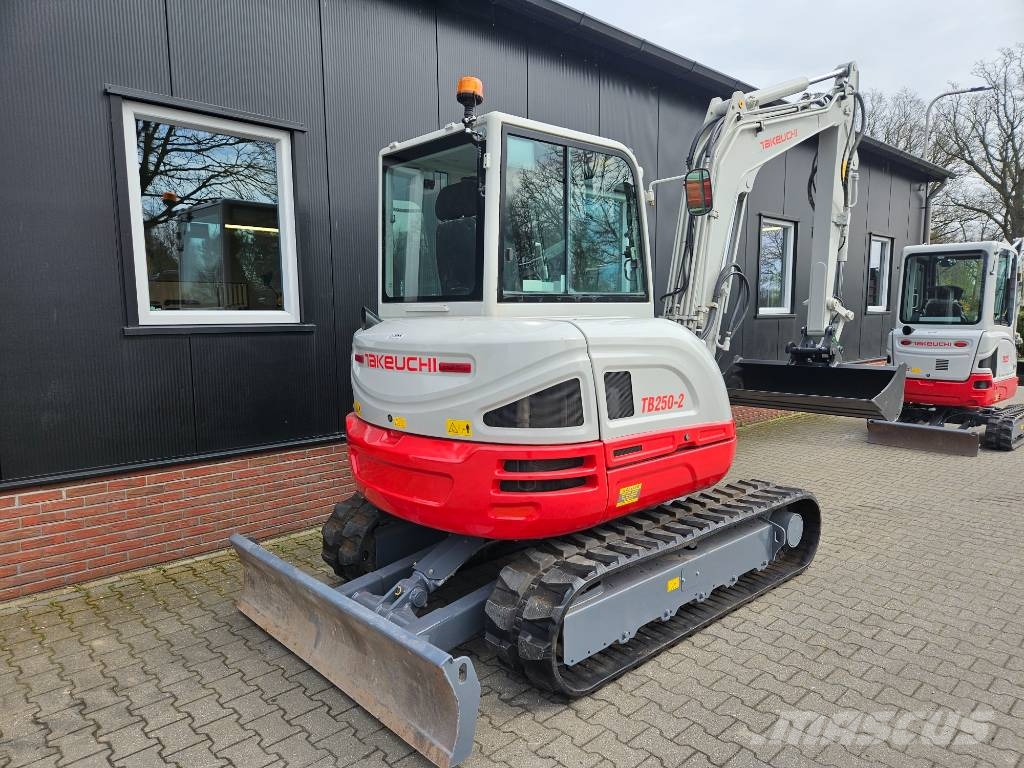 Takeuchi TB250-2 stage V Minigraafmachines < 7t
