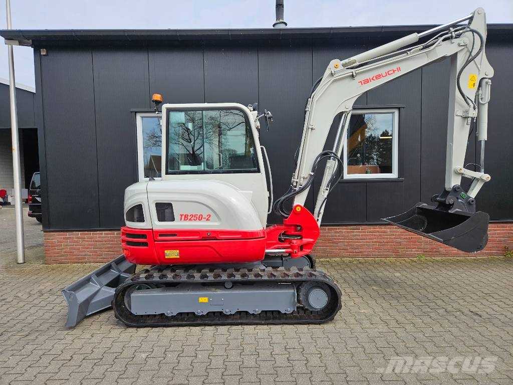 Takeuchi TB250-2 stage V Minigraafmachines < 7t