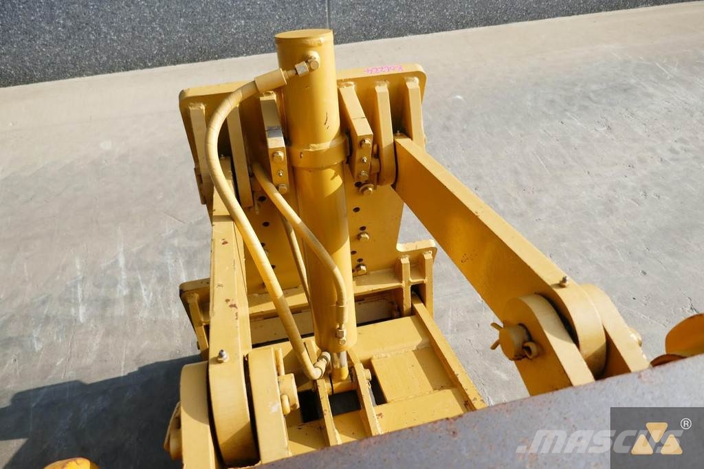 CAT 140H Frontblade Πτερύγια