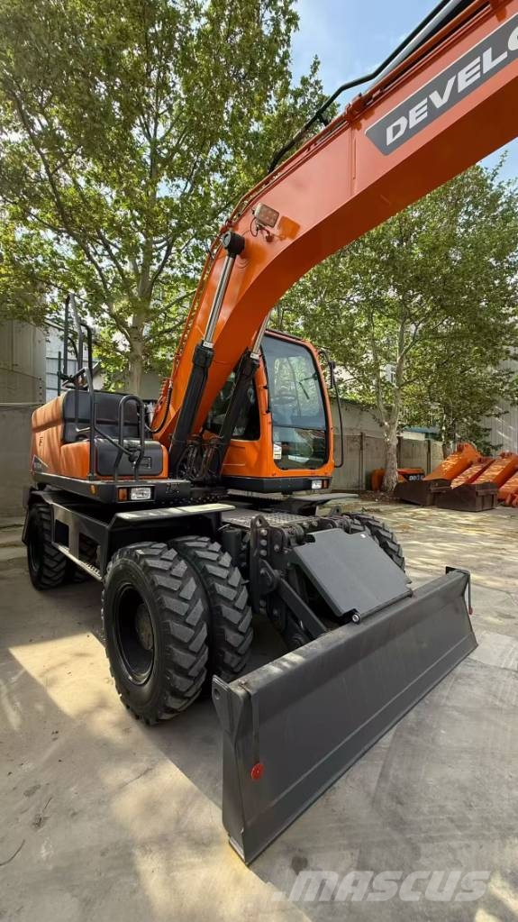 Develon DX150W-7B Колесни екскаватори