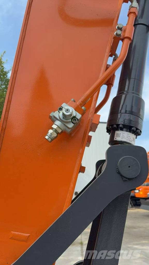 Develon DX150W-7B Колесни екскаватори