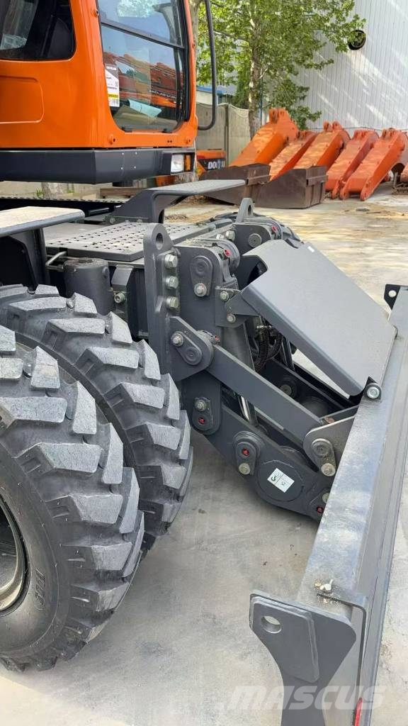 Develon DX150W-7B Колесни екскаватори