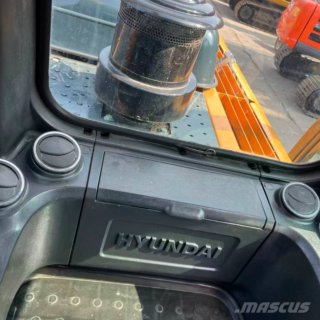 Hyundai Robex 220 LC-9 S Kāpurķēžu ekskavatori