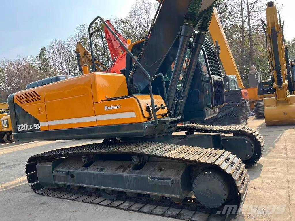 Hyundai Robex 220 LC-9 S Kāpurķēžu ekskavatori