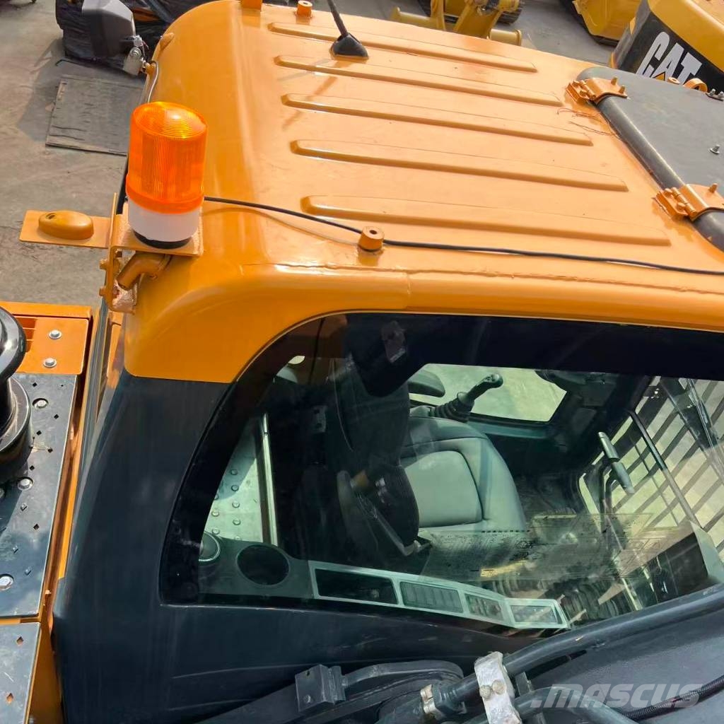 Hyundai Robex 220 LC-9 S Kāpurķēžu ekskavatori