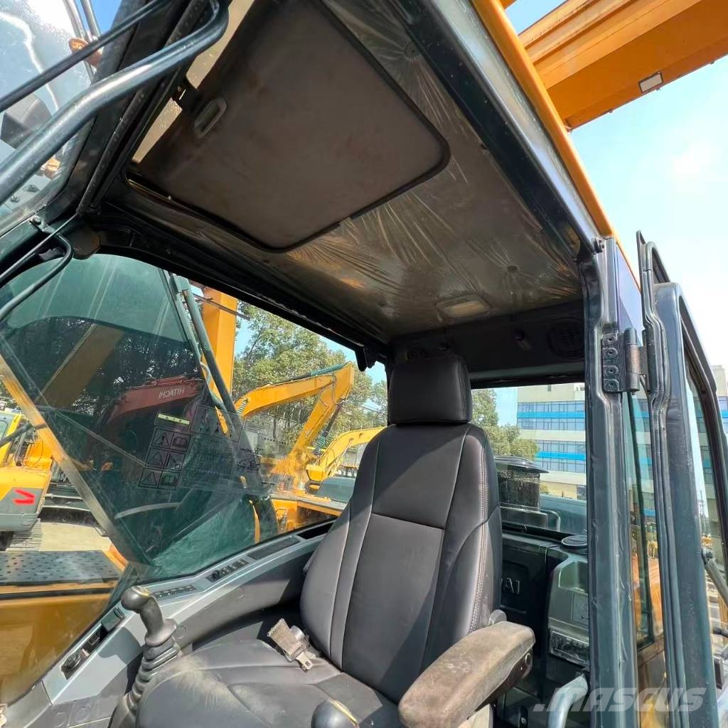 Hyundai Robex 220 LC-9 S Kāpurķēžu ekskavatori