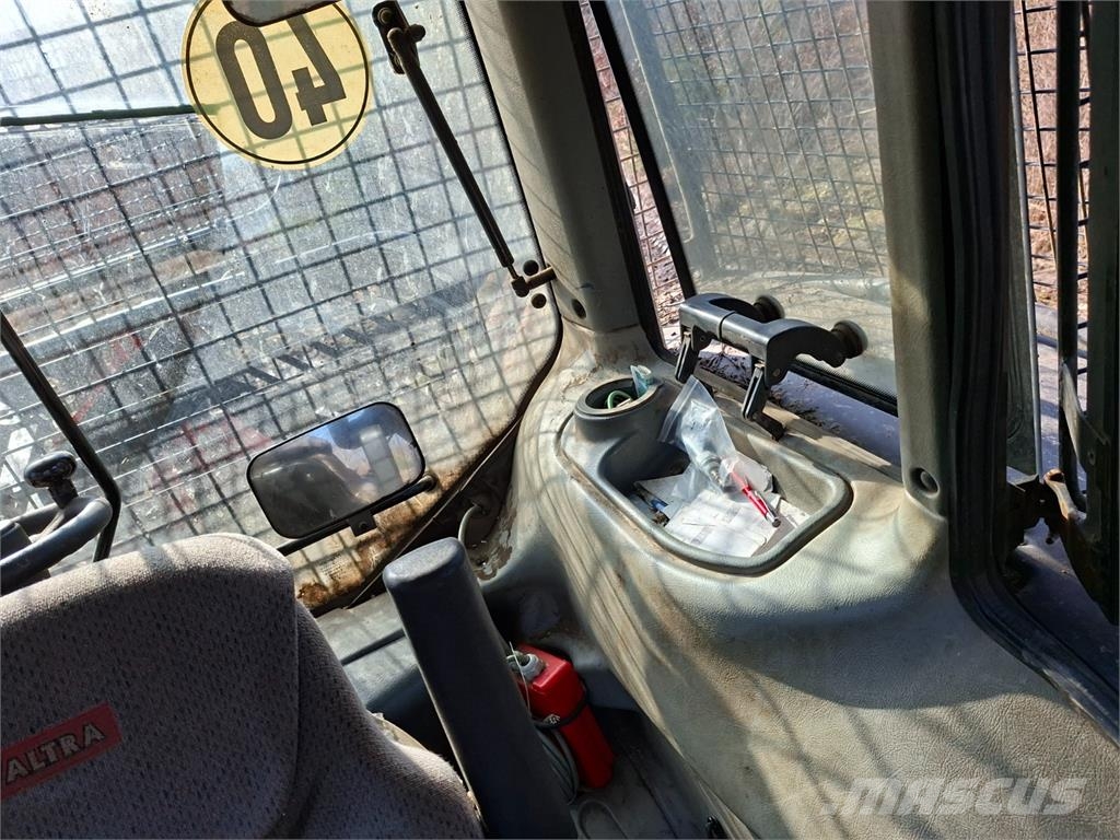 Valtra N123 4X4 + ČELNÍ NAKLADAČ Diger