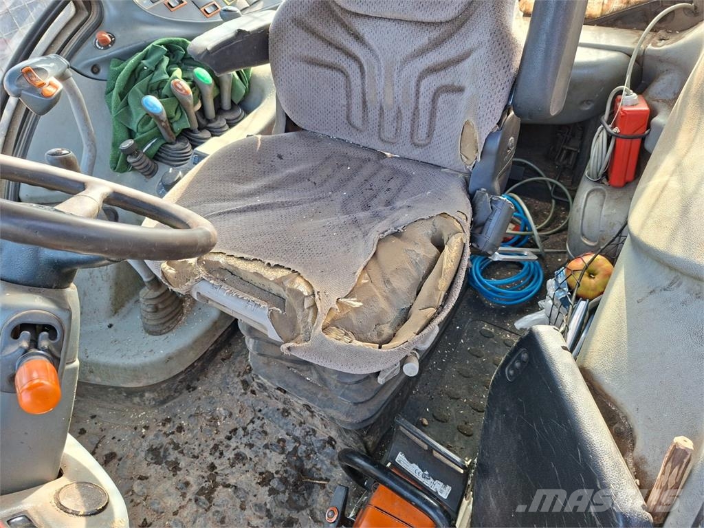 Valtra N123 4X4 + ČELNÍ NAKLADAČ Diger