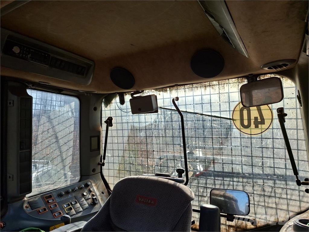 Valtra N123 4X4 + ČELNÍ NAKLADAČ Diger