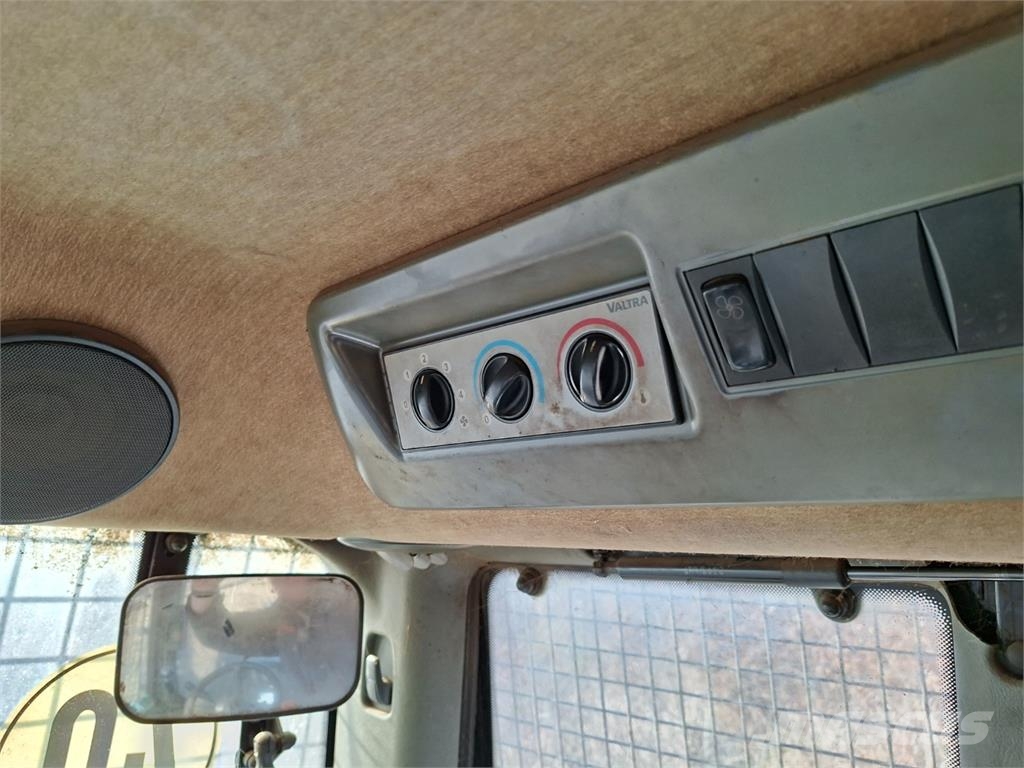 Valtra N123 4X4 + ČELNÍ NAKLADAČ Diger