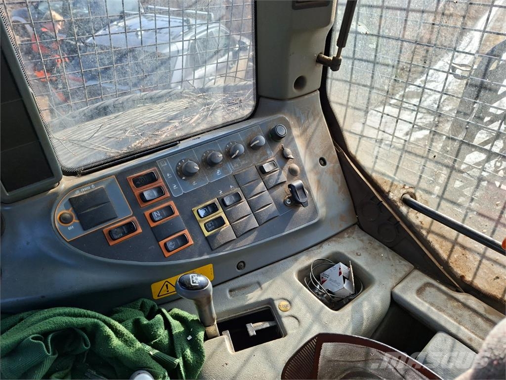 Valtra N123 4X4 + ČELNÍ NAKLADAČ Diger