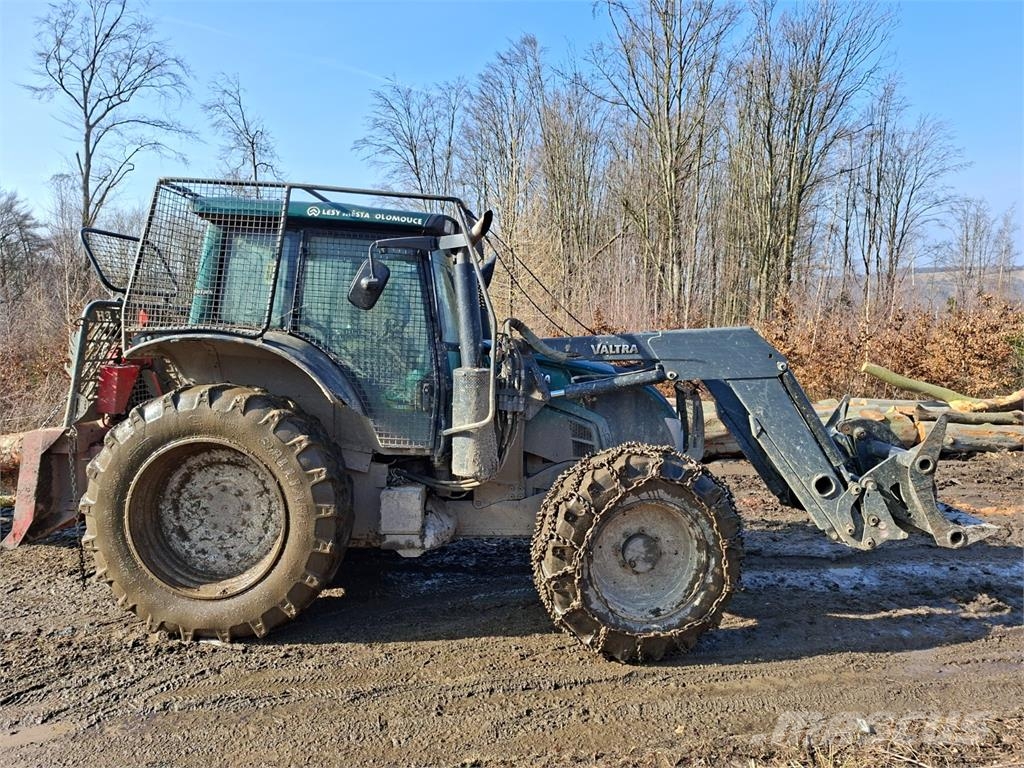 Valtra N123 4X4 + ČELNÍ NAKLADAČ Diger