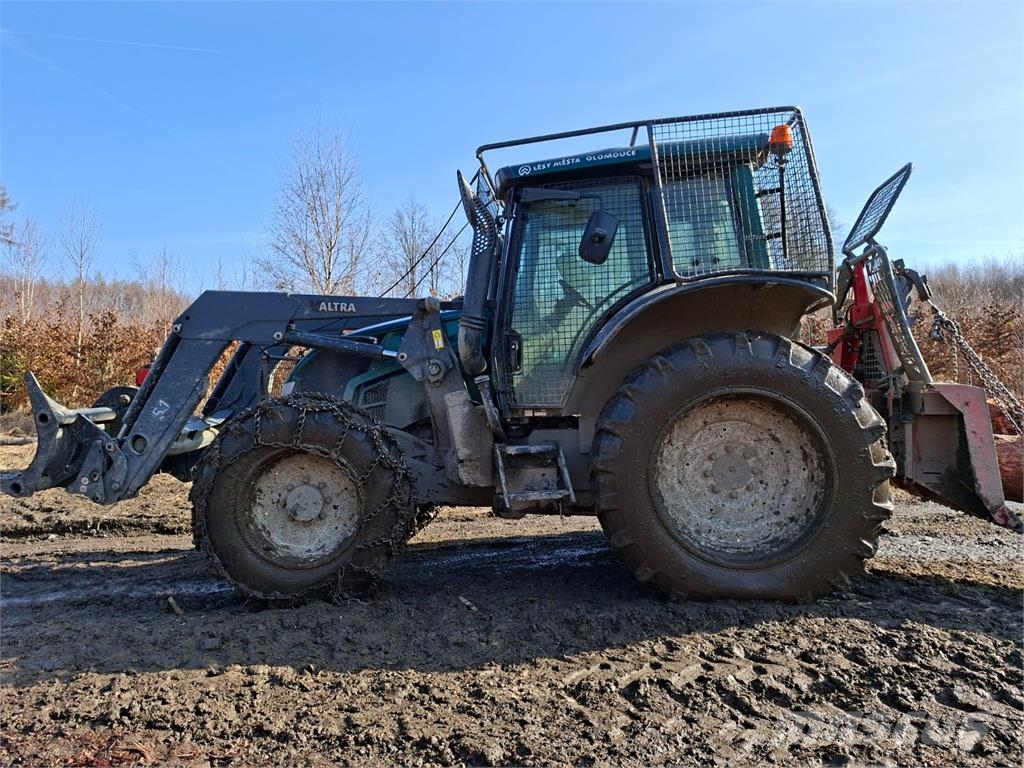 Valtra N123 4X4 + ČELNÍ NAKLADAČ Diger