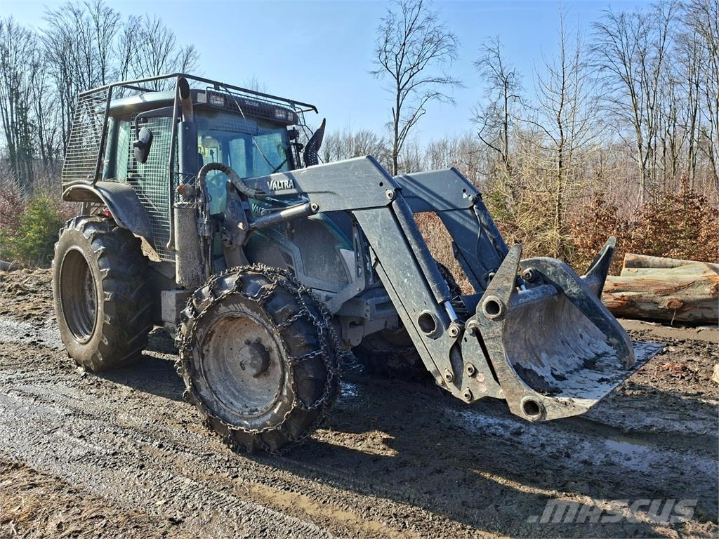 Valtra N123 4X4 + ČELNÍ NAKLADAČ Diger