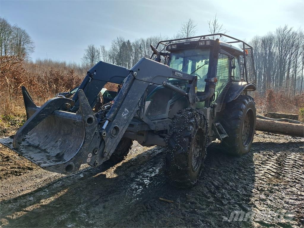 Valtra N123 4X4 + ČELNÍ NAKLADAČ Diger