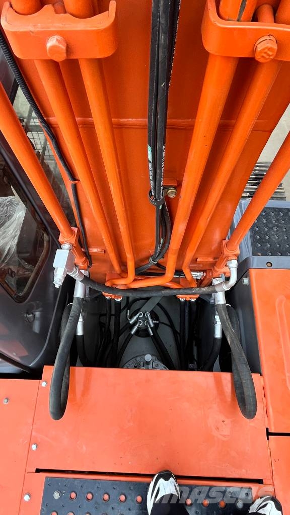 Hitachi ZX 200 LC Εκσκαφείς με ερπύστριες