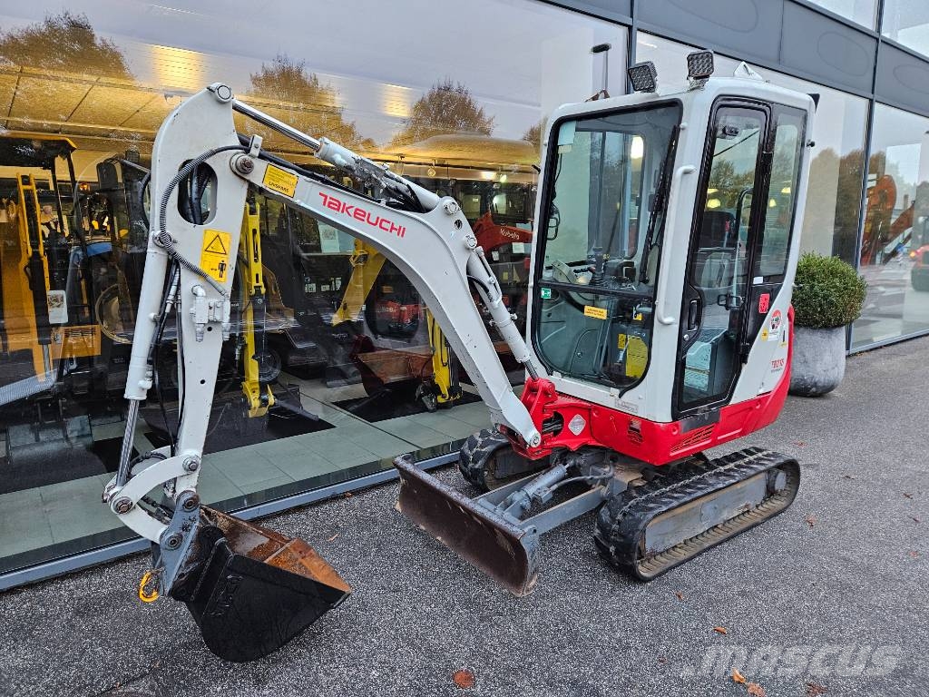 Takeuchi TB 216 حفارات صغيرة أقل من 7 طن (حفارات صغيرة)